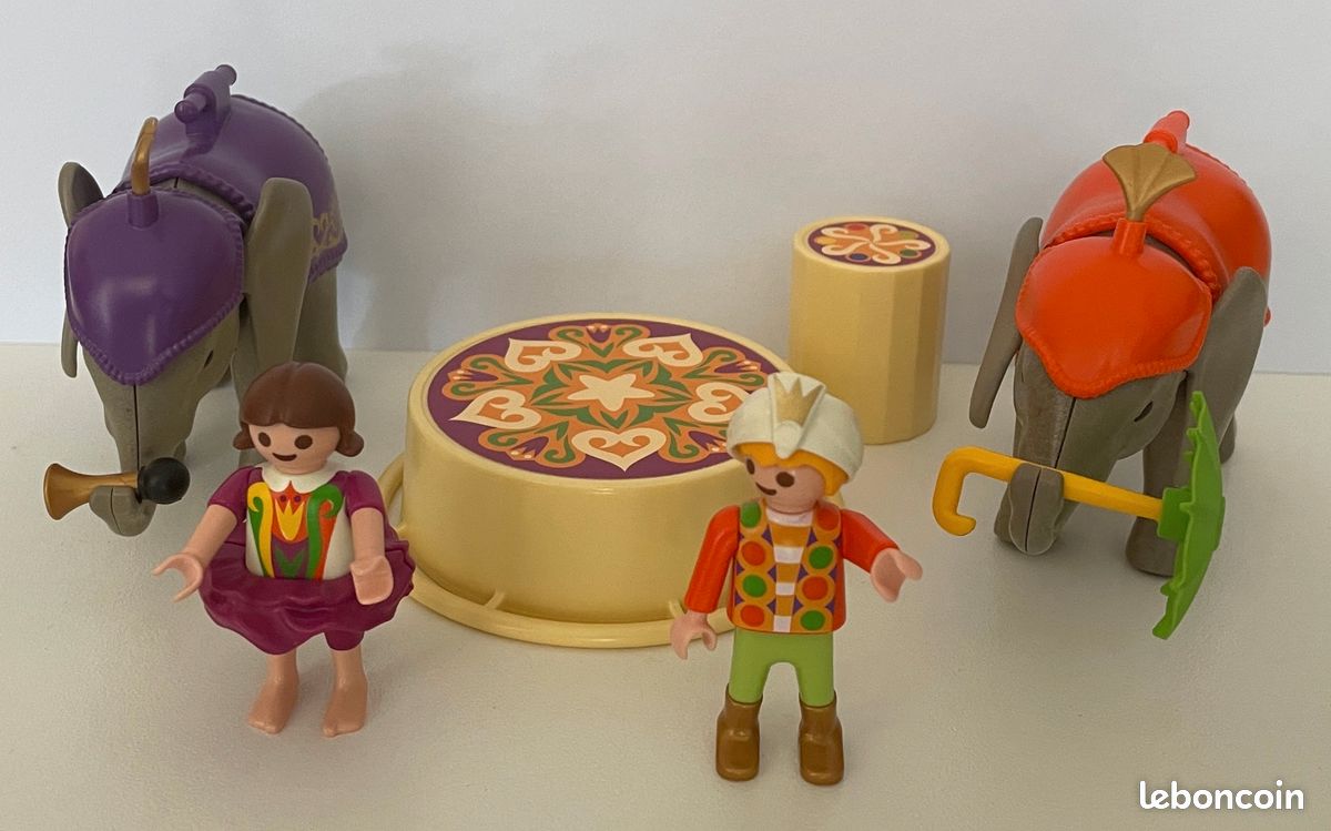 PLAYMOBIL Circo U1224 - Ombrellino Portatile Giallo E Verde Per Il Grande Show Dell'Elefante 4235 (Usato)