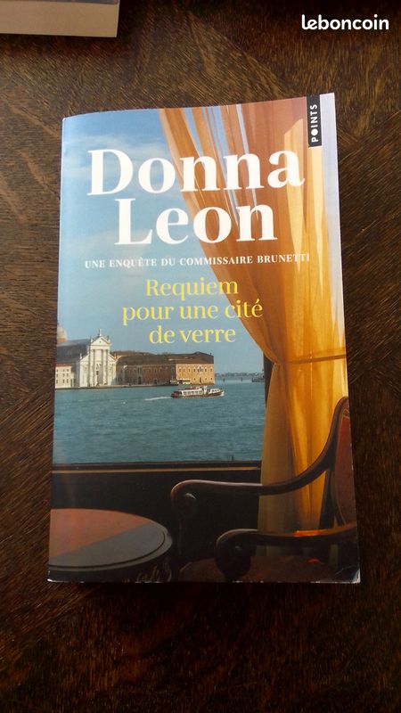 Livre poche Donna LEON "Requiem pour une cité de verre" (enquête Brunetti) (image 1)