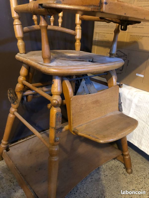 Chaise bébé ancienne (sans le pot) (image 2)