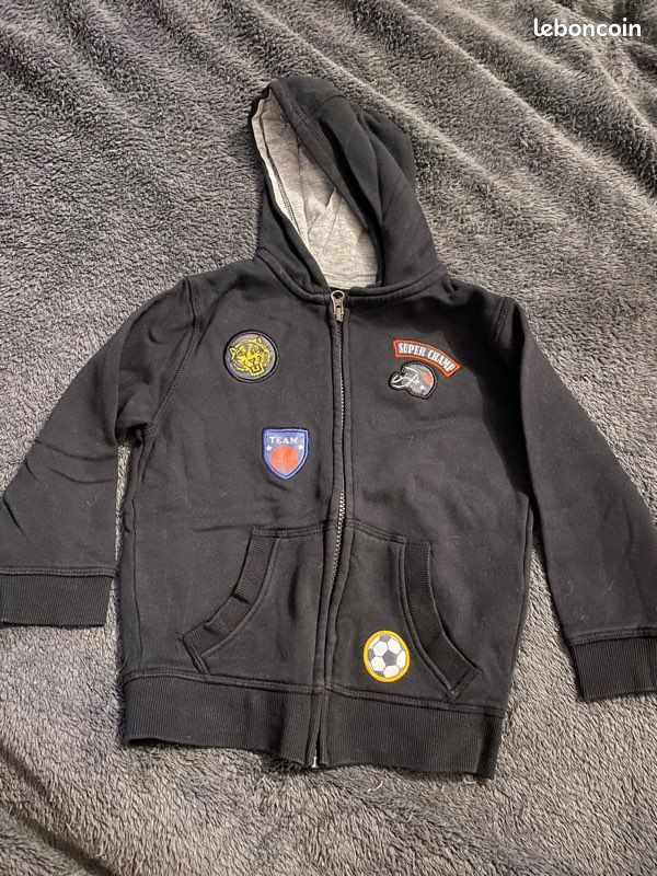 Veste sweat garçon 5 ans (image 1)