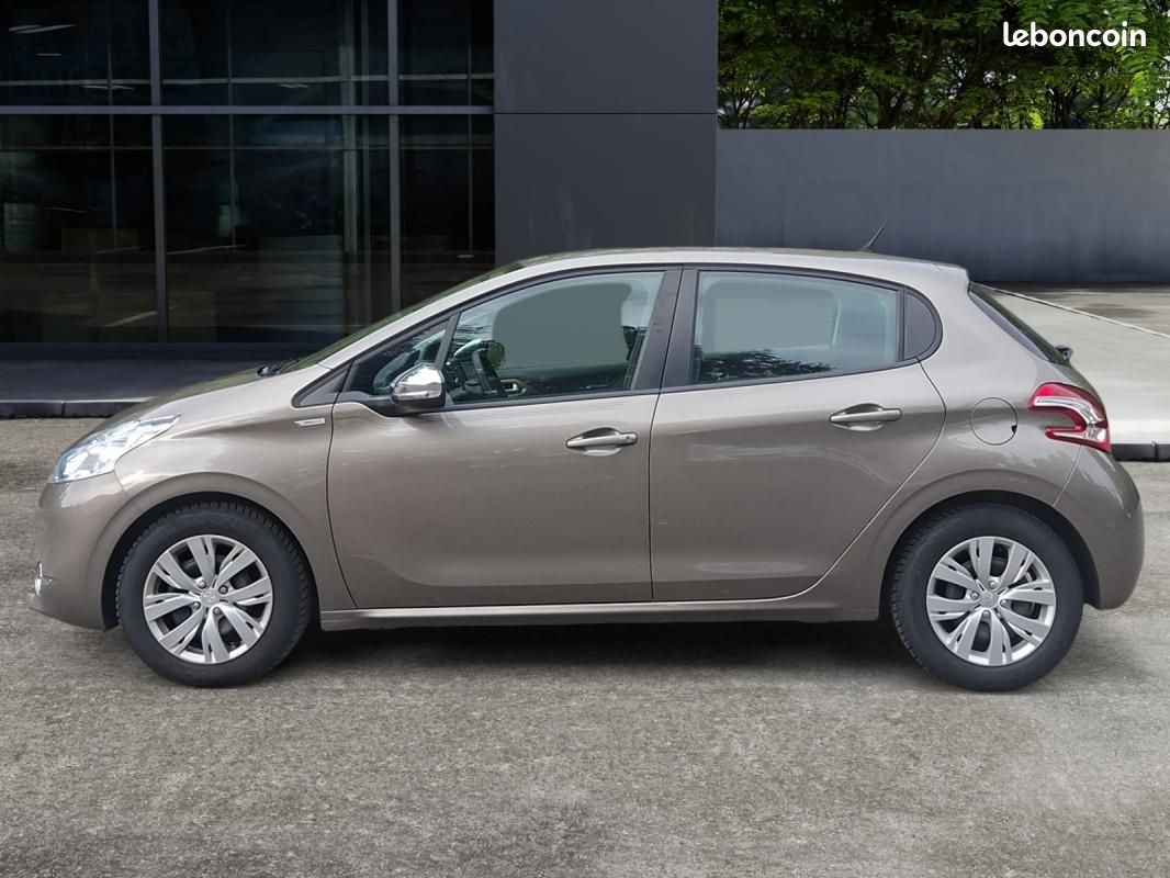 Peugeot 208 1.2 Vti 80 ch Urban Soul /Distri ok/Suivi complet entretiens/2eme main (image 2)
