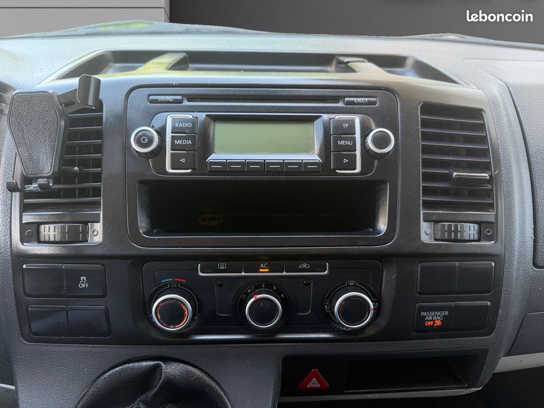 VOLKSWAGEN TRANSPORTER T5 102Ch 6 Places Climatisation Radio Garantie 12 mois (image 15)