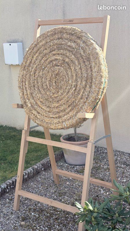 Cible En Paille 65 Cm Avec Support - Pour Tir à L'Arc