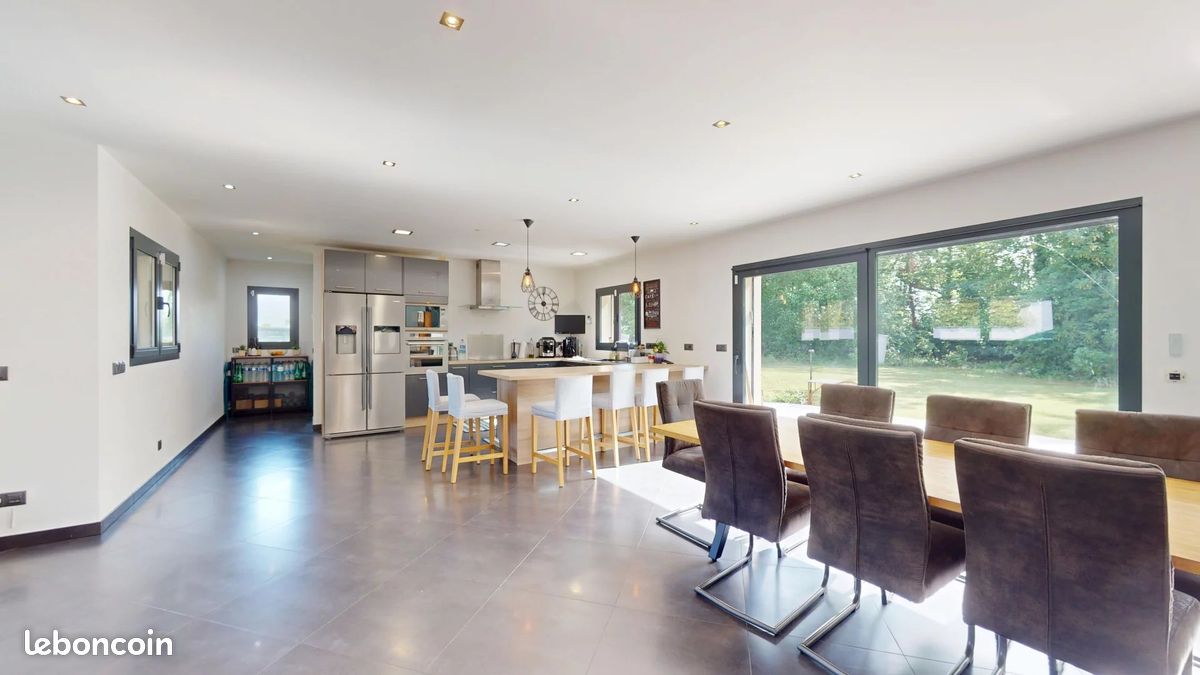 Maison 6 pièces 260 m² · à Chevry-Cossigny · 260 m² · 2 800 €