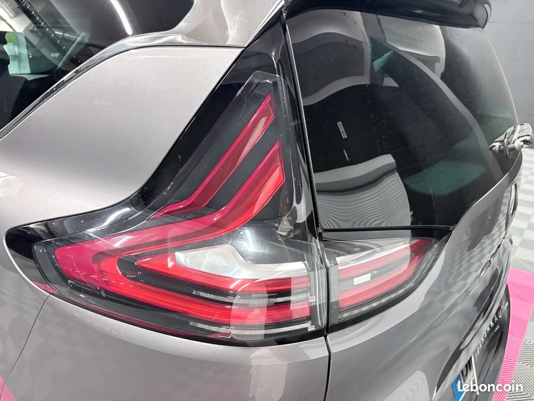 Renault ESPACE V 1.6 DCi Zen - Sièges chauffant x massant (image 39)