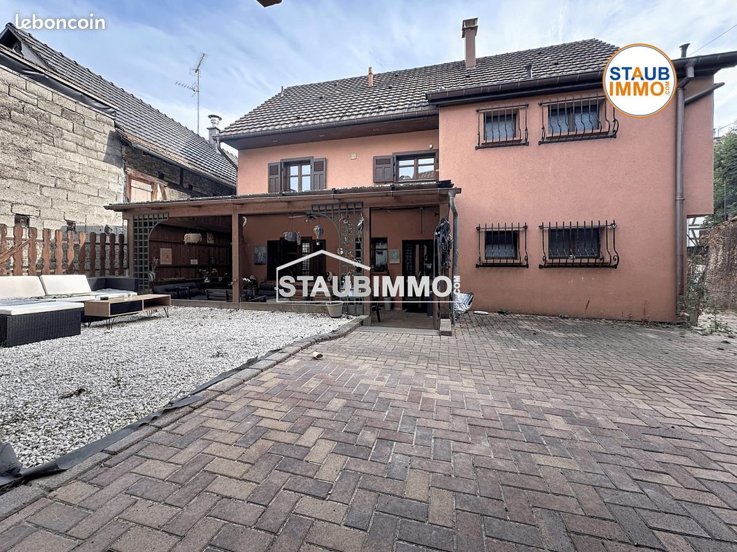 Maison 8 pièces 157 m² · à Buschwiller · 157 m² · 330 000 €