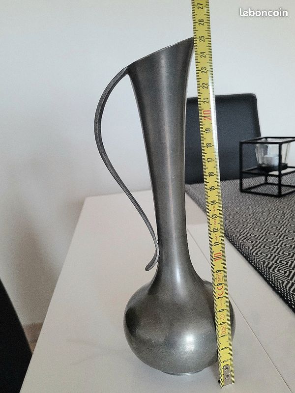 Vase / verseur en étain (image 5)