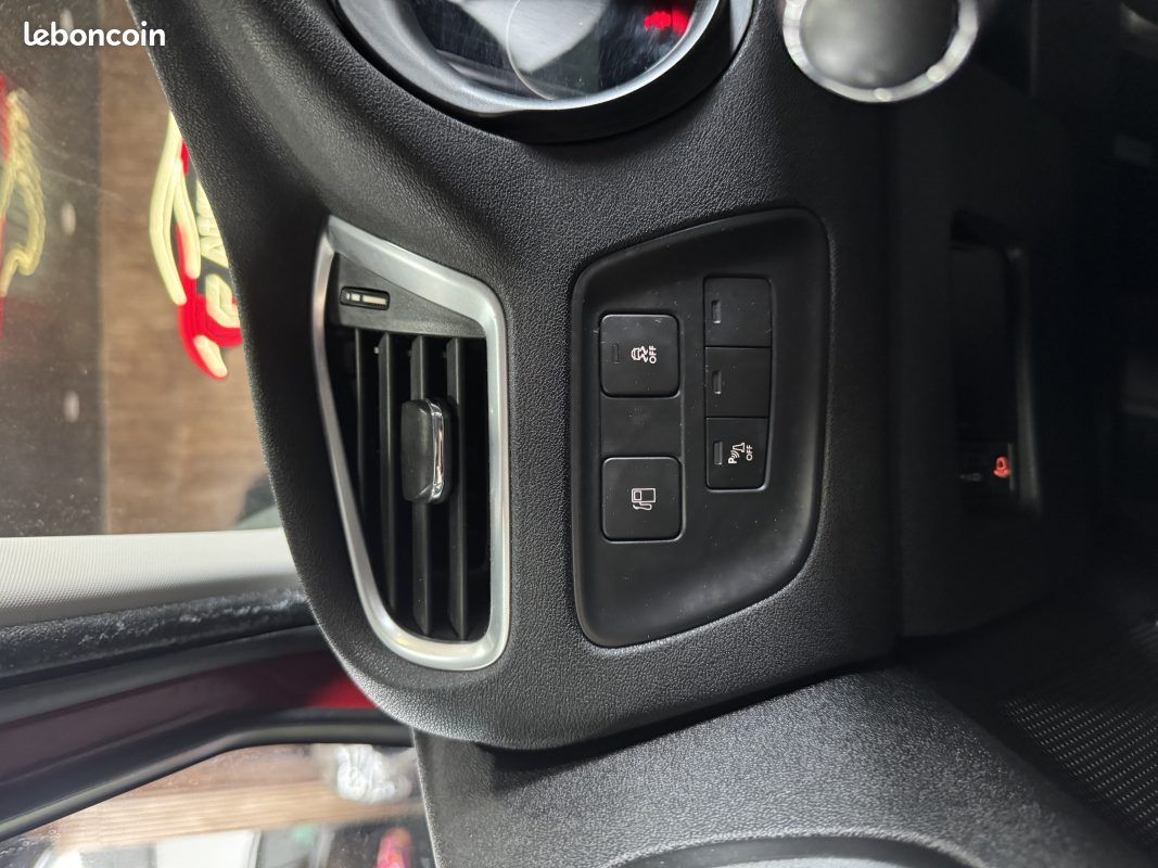 Citroen c4 puretech 110ch shine 2016 (image 22)