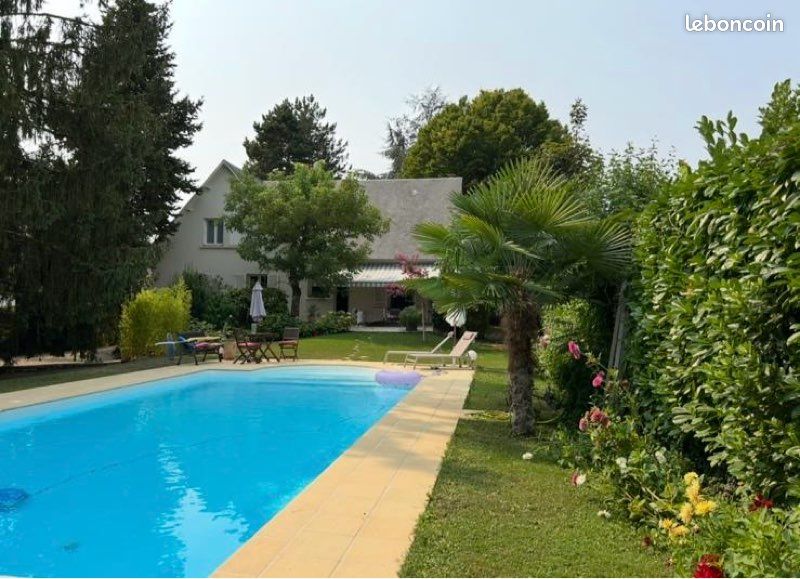 Maison 11 pièces 264 m² · à Chambray-lès-Tours · 264 m² · 698 000 €
