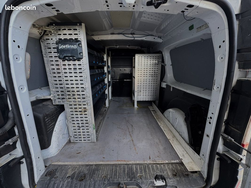 đ RENAULT Kangoo Maxi 1.5 dCi 95ch Grand Volume Grand Confort â 1Ăšre main â Distribution rĂ©cente â Galerie + Attelage + AmĂ©nagement alu â TVA rĂ©cupĂ©rable (image 5)