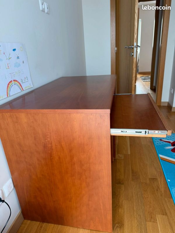 Bureau (image 2)