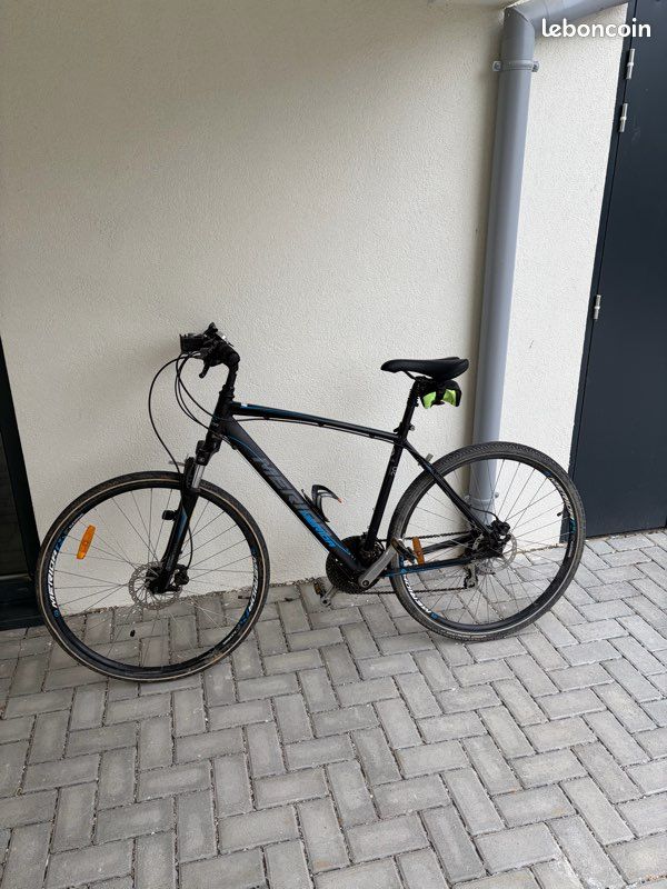 Merida Crossway 20 – VTC 28" – 24 vitesses – Freins à disque – Taille M/L (image 1)