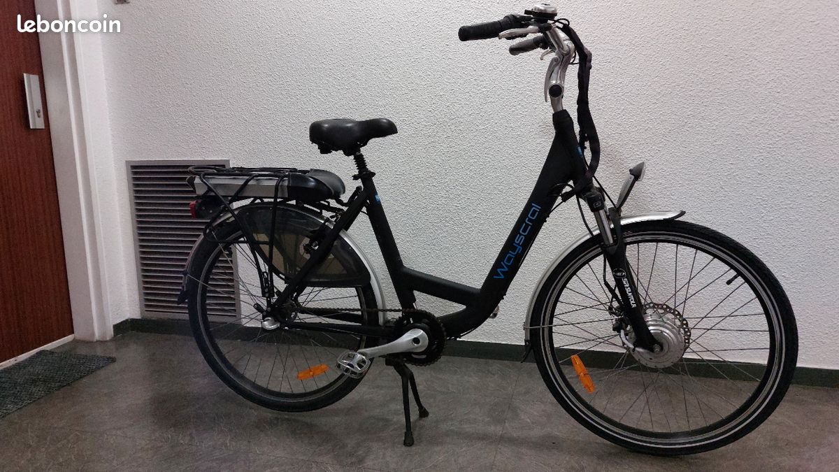 Vélo électrique wayscral équipe d'une fourche télescopique freins à disques mécanique batterie d’origine 36V-10AM cadre taille M jantes en aluminium26" roule parfaitement en très bon état général (image 7)