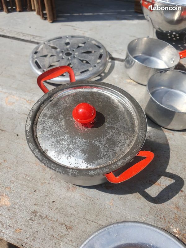 ANCIENNE COCOTTE - Marmite En Fonte Pour Cuisiniere Jouet EUR 10,00