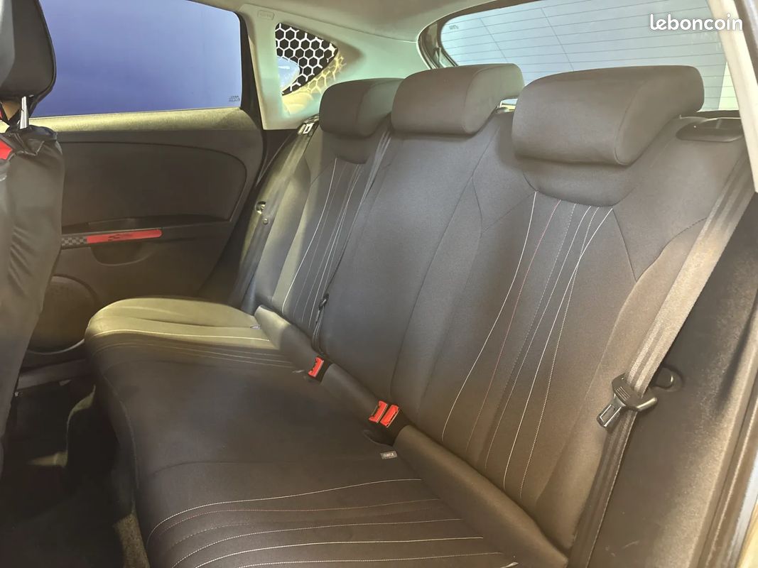 SEAT Leon 1.6 D 105ch Style - 2012 - 171 500 km - CarPlay - Faible km (image 19)