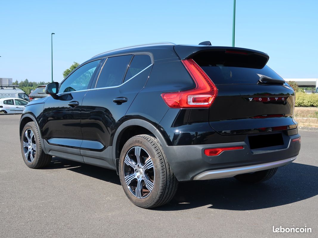 VOLVO XC40 T2 Inscription 129 Geartronic 8 + toit panoramique (image 2)