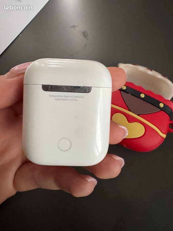 AirPods 2 (image 3)