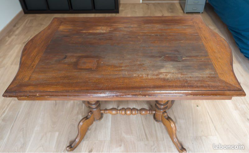 Table en bois (image 1)