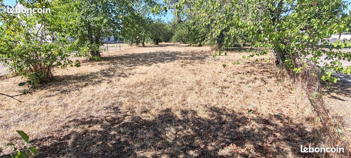 Terrain 845m2 Villemandeur · 62 000 €