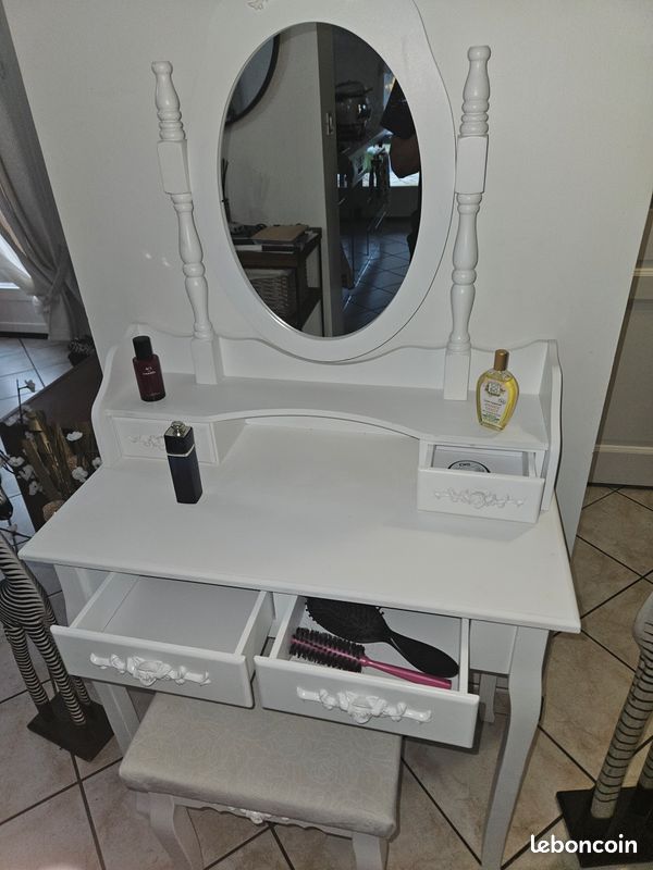 Coiffeuse blanche et tabouret (image 10)