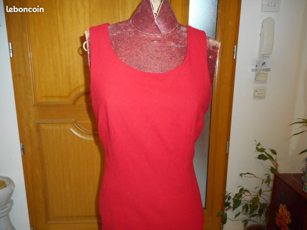 Robe rouge etam sans manche cintrée laine T 38 (image 2)