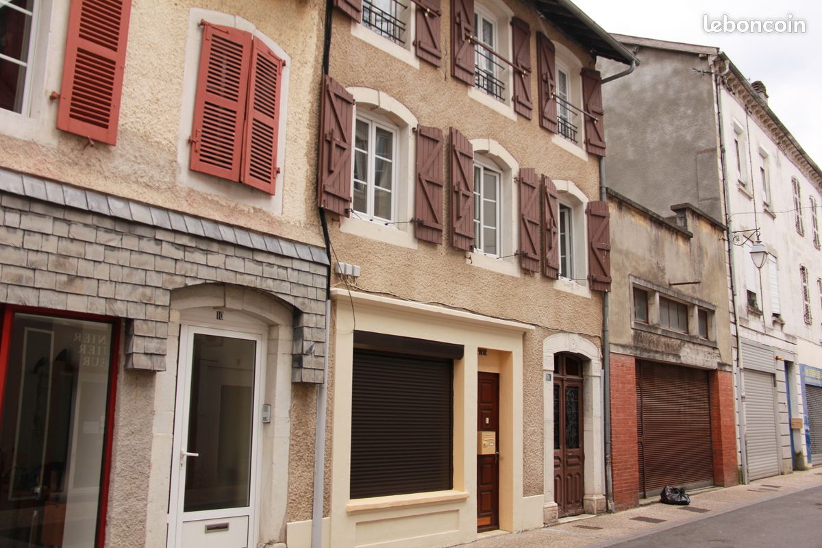 Immeuble 14 pièces 300 m² · à Nay · 300 m² · 265 000 €
