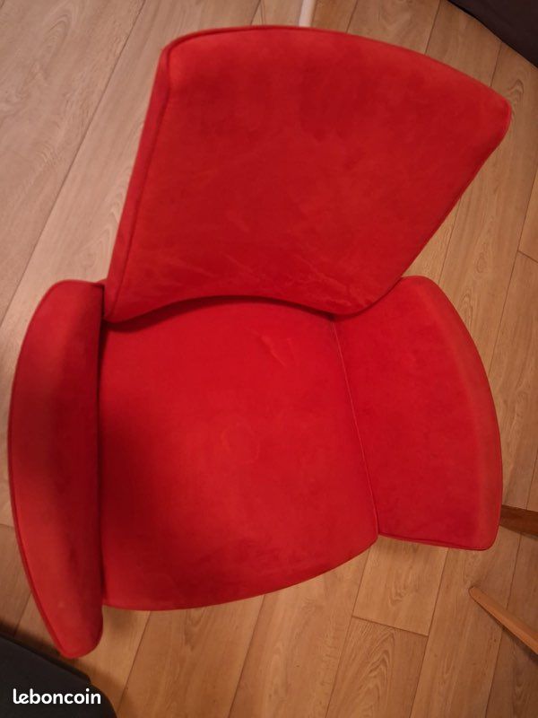 Deux fauteuils rouges (image 7)