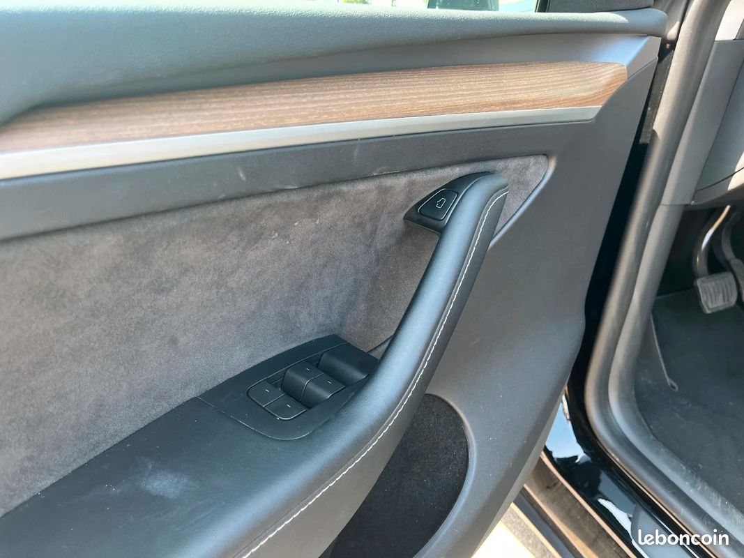 TESLA MODEL Y Standard RWD (image 14)