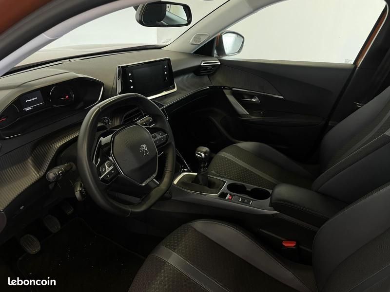 Peugeot 2008 1.2 PureTech 100ch S&S Allure 5cv (image 7)