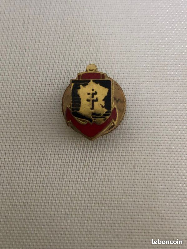 Boutonnière émaillée Marcassin – Insigne Club Athlétisme Ou Emblème Militaire France