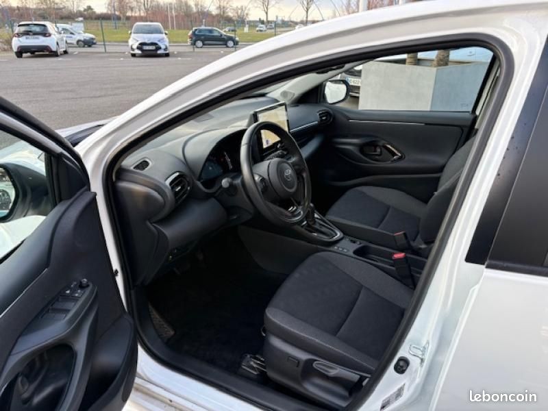 Toyota Yaris 116h Design 5p MC24 (image 8)