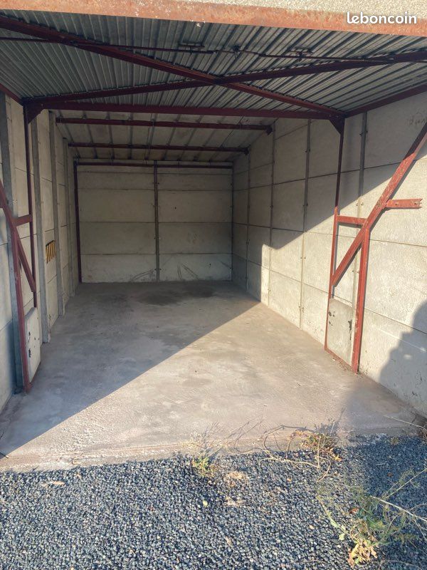 Garage ou box · à Raon-l'Étape · 50 €