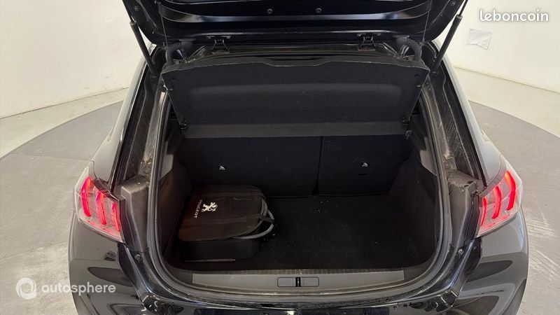 Peugeot 208 e-208 136ch GT (image 14)
