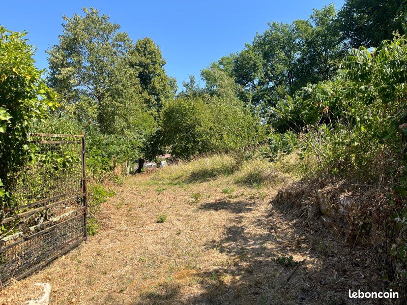 Terrain 1 578 m² – Saint-Pierre-de-Chignac · 27 000 €
