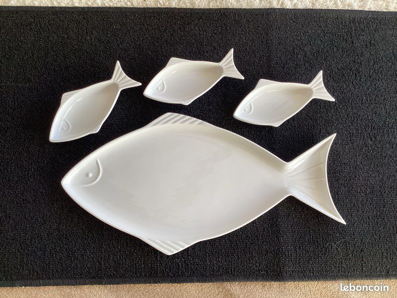 Joli plat en porcelaine motif poisson peint tavola saturnia italie