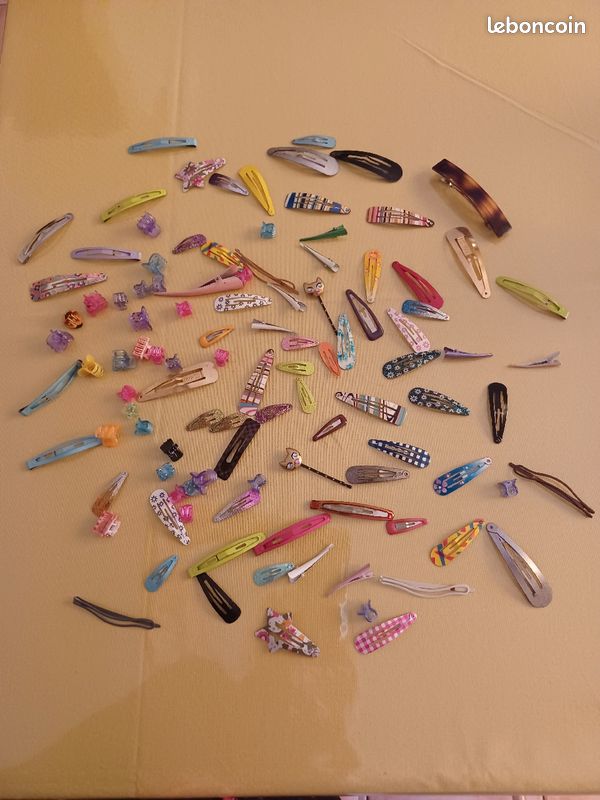 Lot de 107 barrettes et pinces à cheveux (image 1)