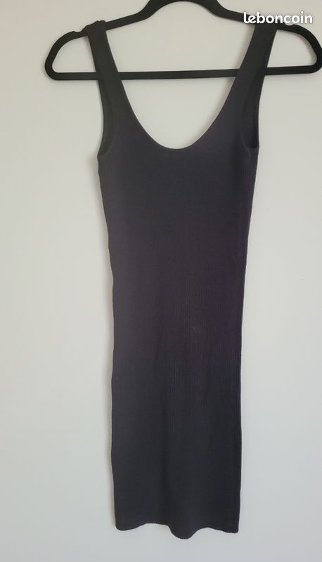 Robe noire sans manches (image 2)