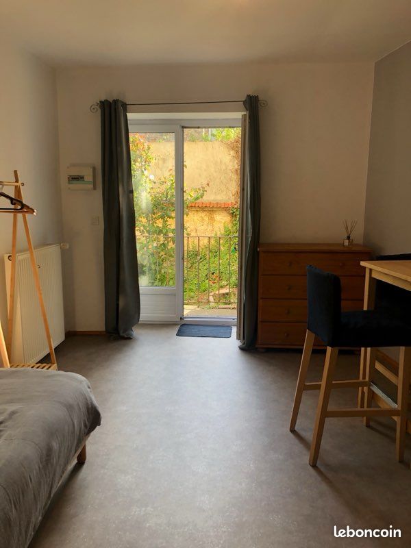 Studio meublé centre ville (image 1)