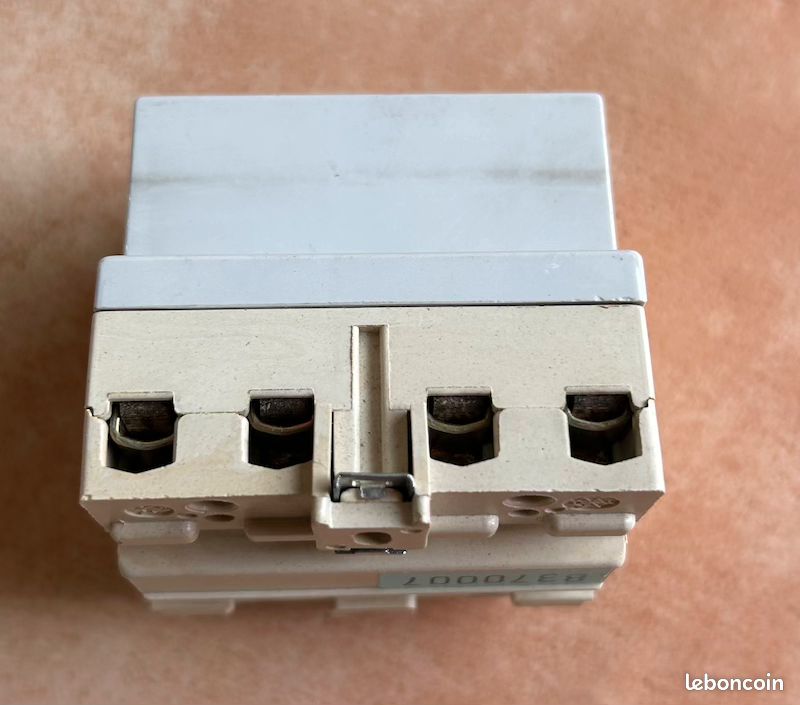 HAGER Interrupteur différentiel 40A 300 mA 4 pôles 220 V/380V - Bricolage