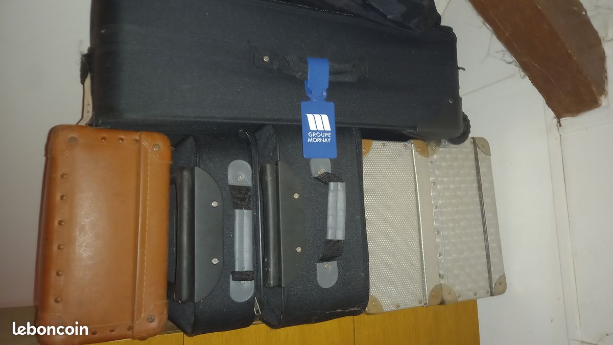 Anciennes malles en métal et valises (image 4)