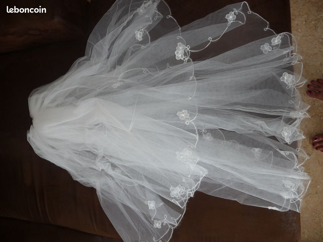 Robe de mariée, voile et gants (image 3)