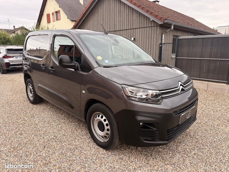 10 825 HT / CITROËN BERLINGO Van M 650kg BlueHDi 130 S&S Club EAT8 3places (image 1)