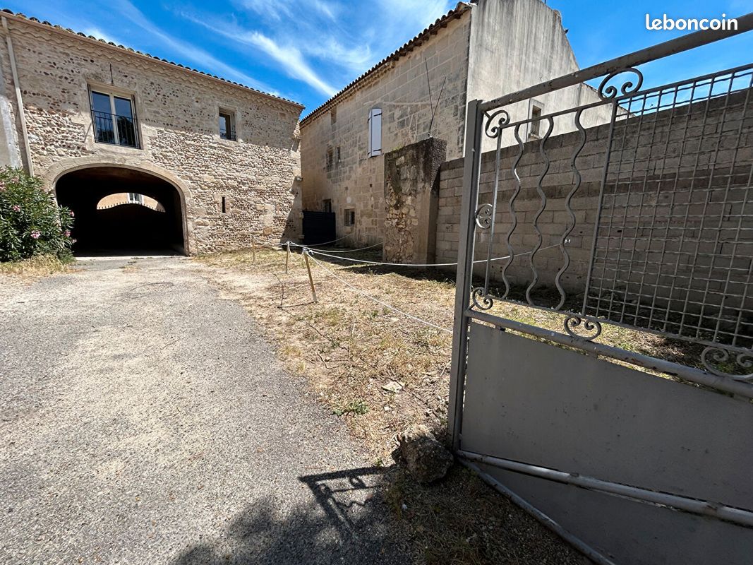 Parking/box REDESSAN · 60 €/mois