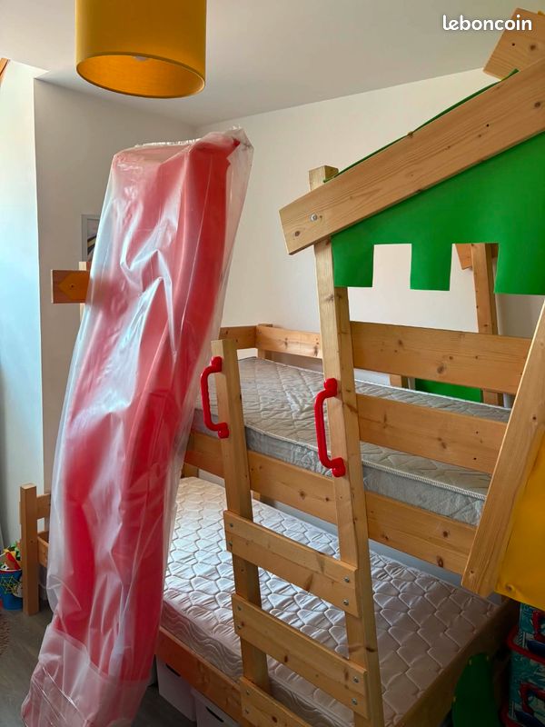 Lits cabane superposés avec toboggan (image 1)