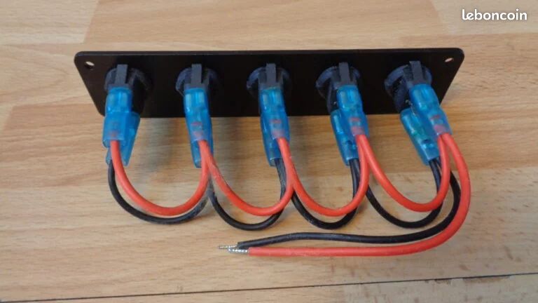 5 interrupteurs ronds étanches à LED bleues (image 15)
