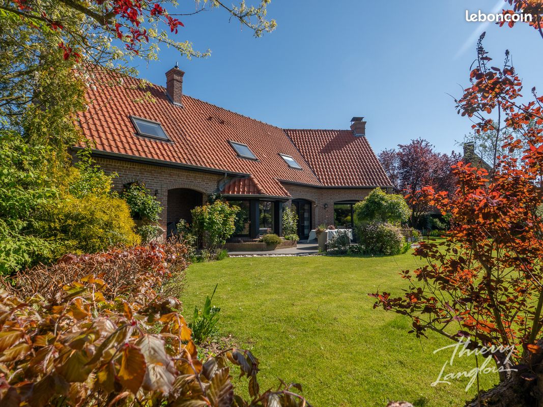 Maison 9 pièces 208 m² · à Sailly-lez-Lannoy · 208 m² · 775 000 €