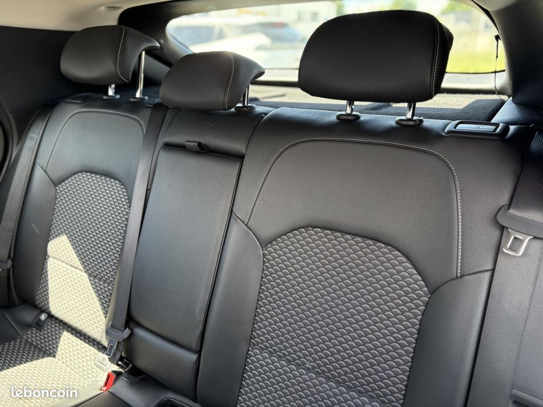 KIA CEED 1.6 GDI 141H 105 HYBRID PHEV 8.9KWH LOUNGE DCT BVA ( garanti constructeur ) (image 16)