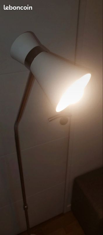 Lampe liseuse sur pied
ℹ️ REMISE E (image 5)