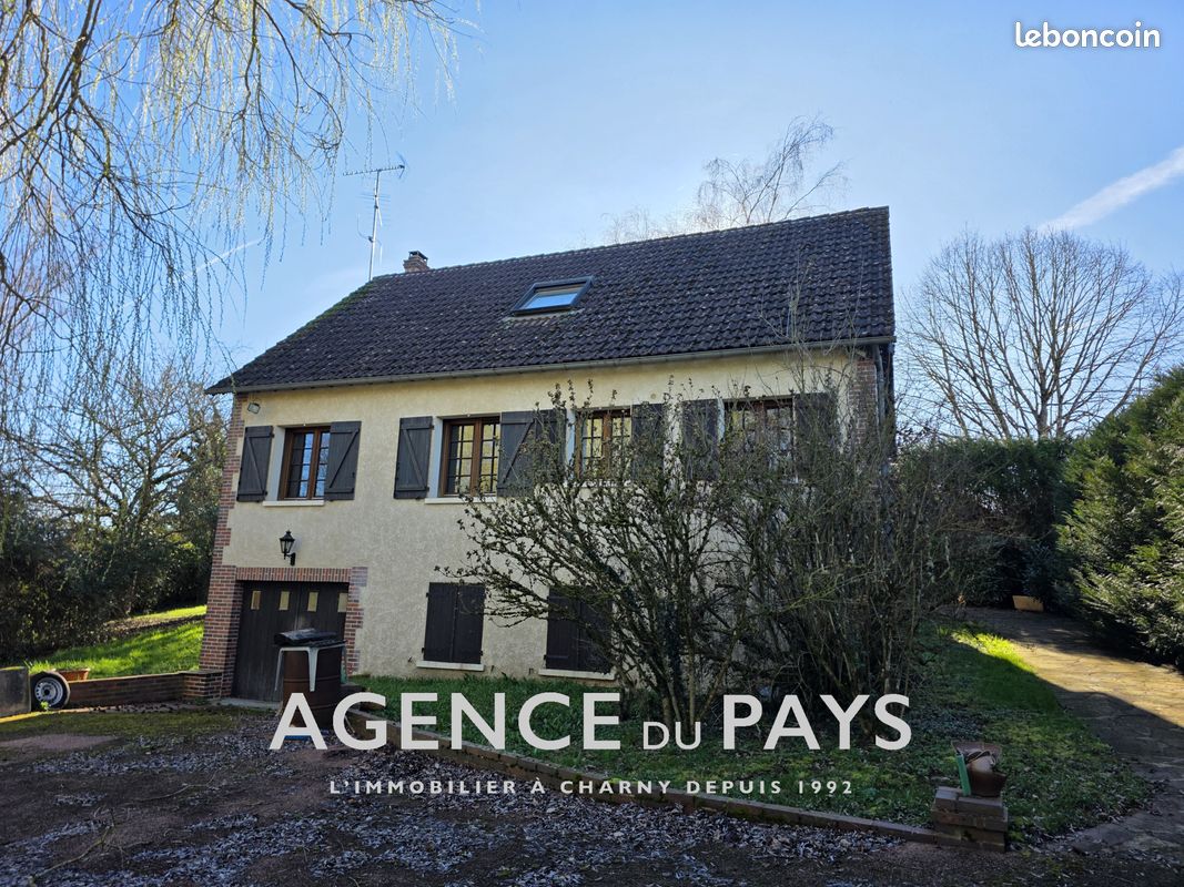 Maison 5 pièces 108 m² · à Charny Orée de Puisaye · 108 m² · 134 000 €