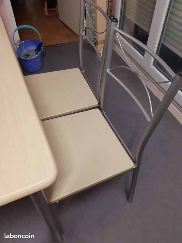 Table et 4 chaises (image 3)